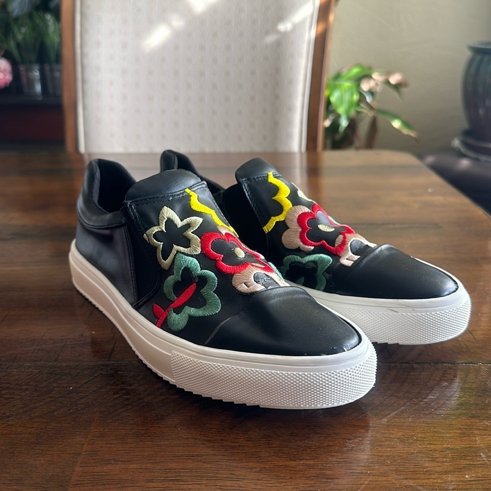 2 Lips Too Sneakers